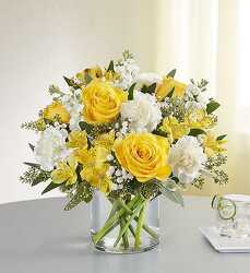 Yellow and White Delight Bouquet Flower Power, Florist Davenport FL